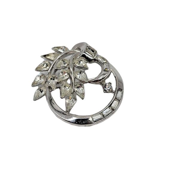 Vintage Crown Trifari 1950's Wreath Silver Rhinestone Brooch Pin Jewelry - Picture 1 of 8